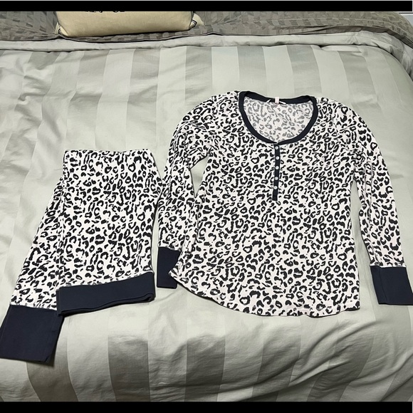 Victoria's Secret Other - Victoria’s Secret medium pajamas. Leopard white and grey.